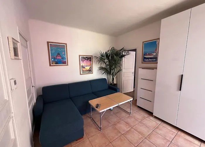 Maison Dans Les Rues Pietonnes Du Vieux Hyères