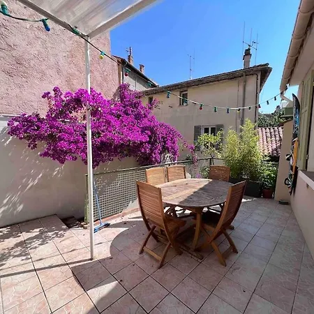 Апартаменты Maison Dans Les Rues Pietonnes Du Vieux