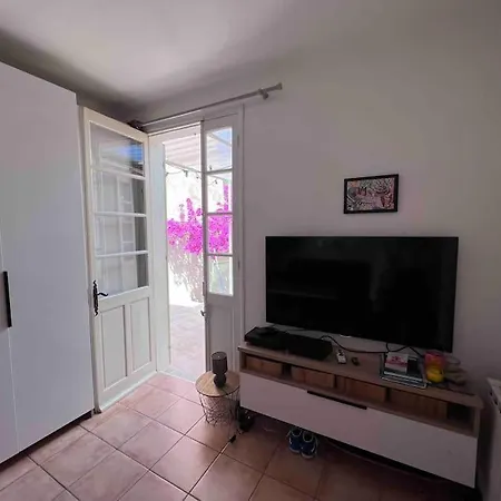 Апартаменты Maison Dans Les Rues Pietonnes Du Vieux Йер