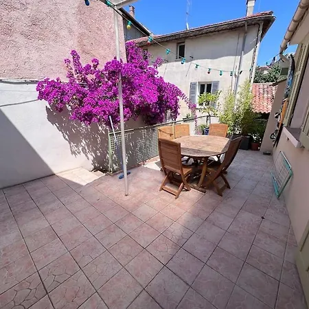 Maison Dans Les Rues Pietonnes Du Vieux Hyères