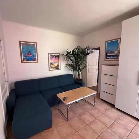 Maison Dans Les Rues Pietonnes Du Vieux Hyères