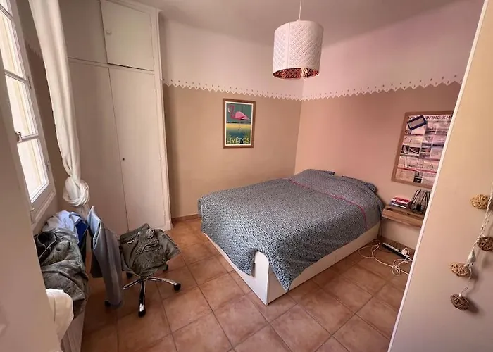 Maison Dans Les Rues Pietonnes Du Vieux